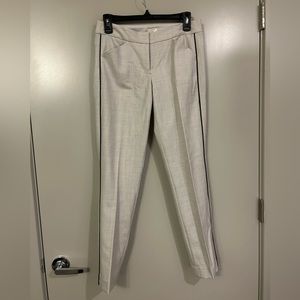 Lightly worn, great quality J. Crew women’s dress pants. These are low rise.